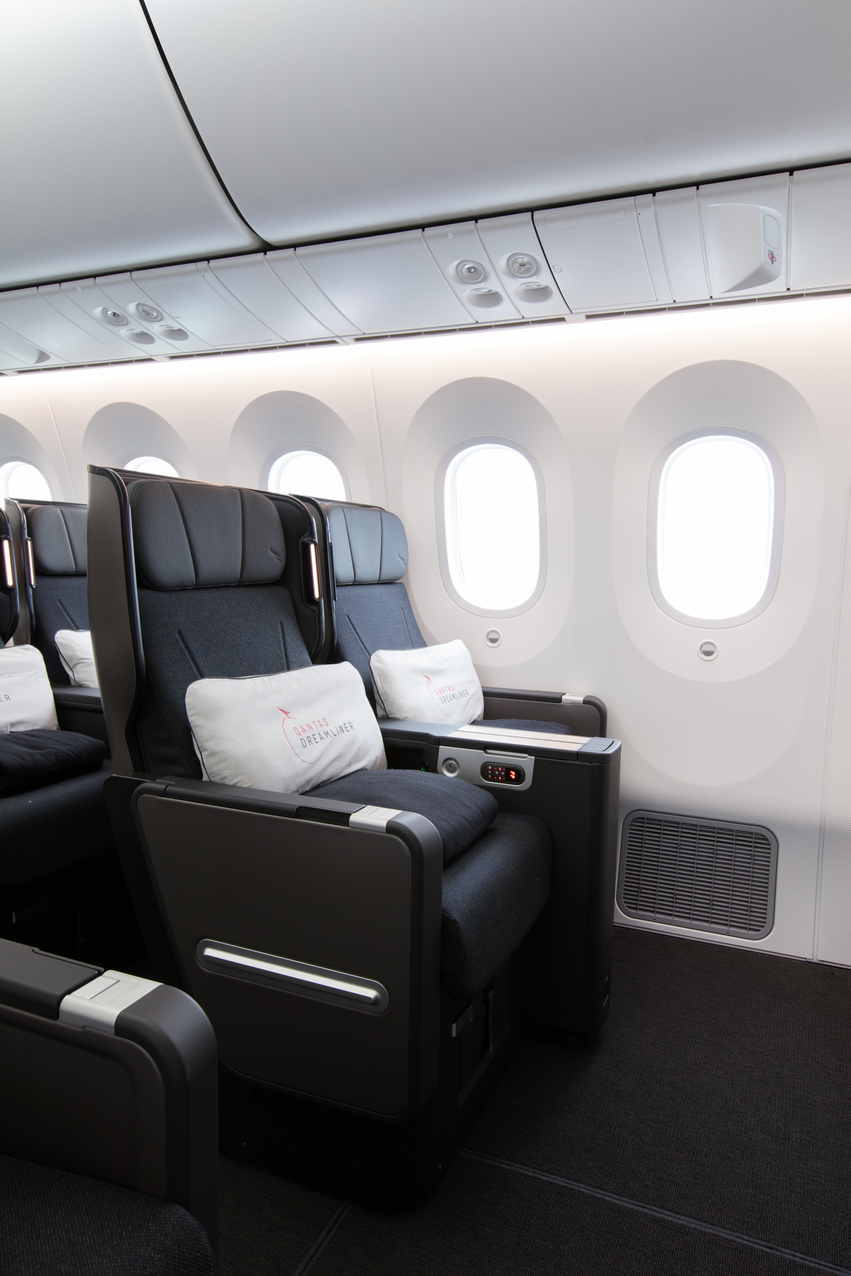 Qantas Shows Off New Boeing 787 9 Aircraft Thedesignair